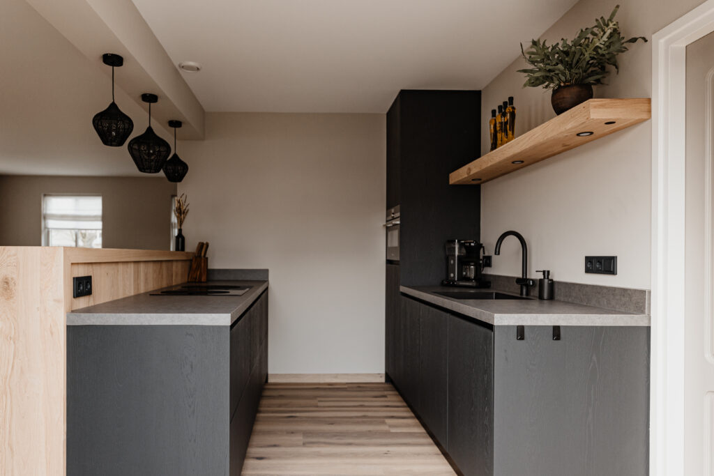 landelijke zwarte keuken